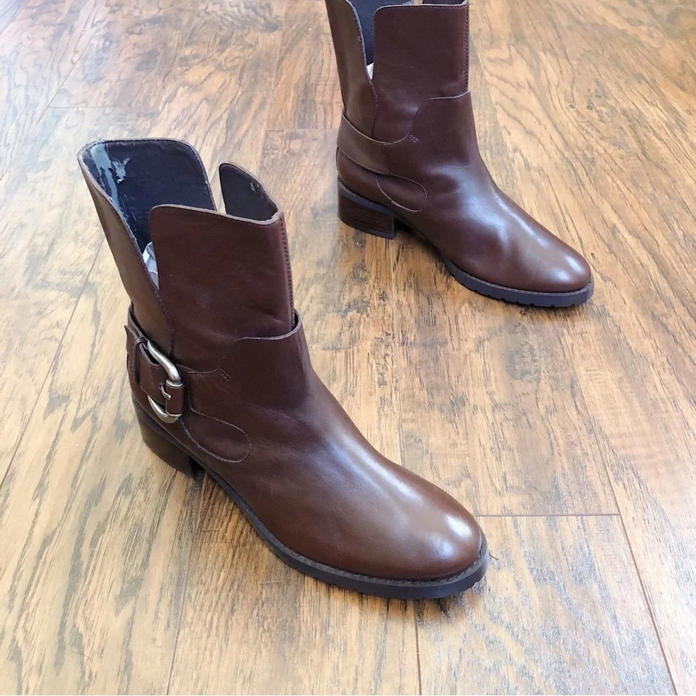 Donald J Pliner • Donata 2 ankle boots brown leather buckle strap moto